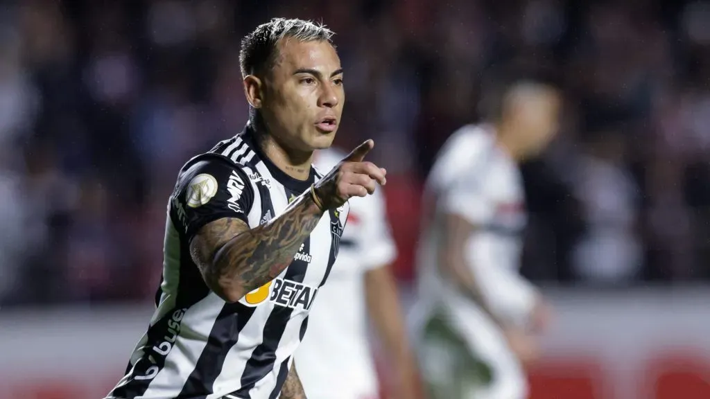 Eduardo Vargas analiza su futuro y apunta a seguir en Brasil.
