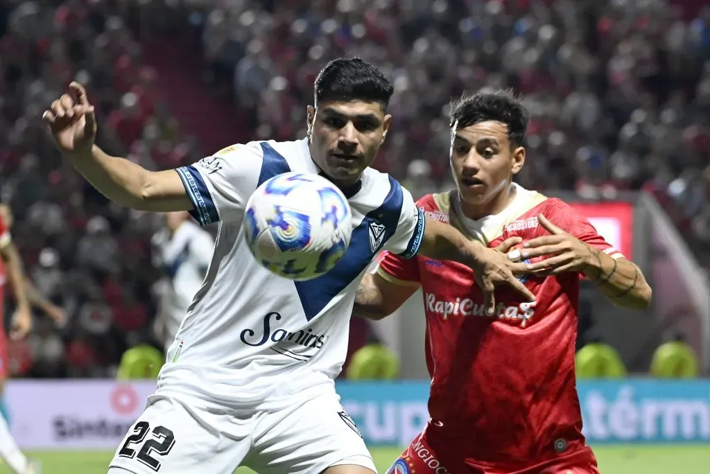 Claudio Aquino en acción por Vélez Sarsfield. (Foto: Imago).