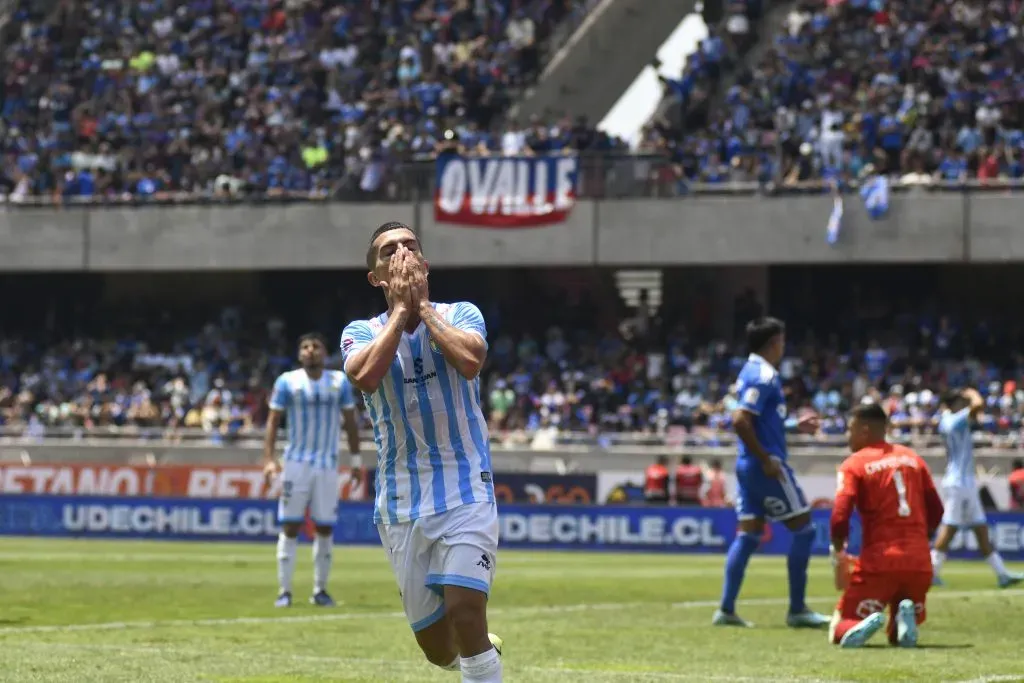 Julián Alfaro le anotó un gol al Romántico Viajero con la camiseta de Magallanes. (Alejandro Pizarro/Photosport).