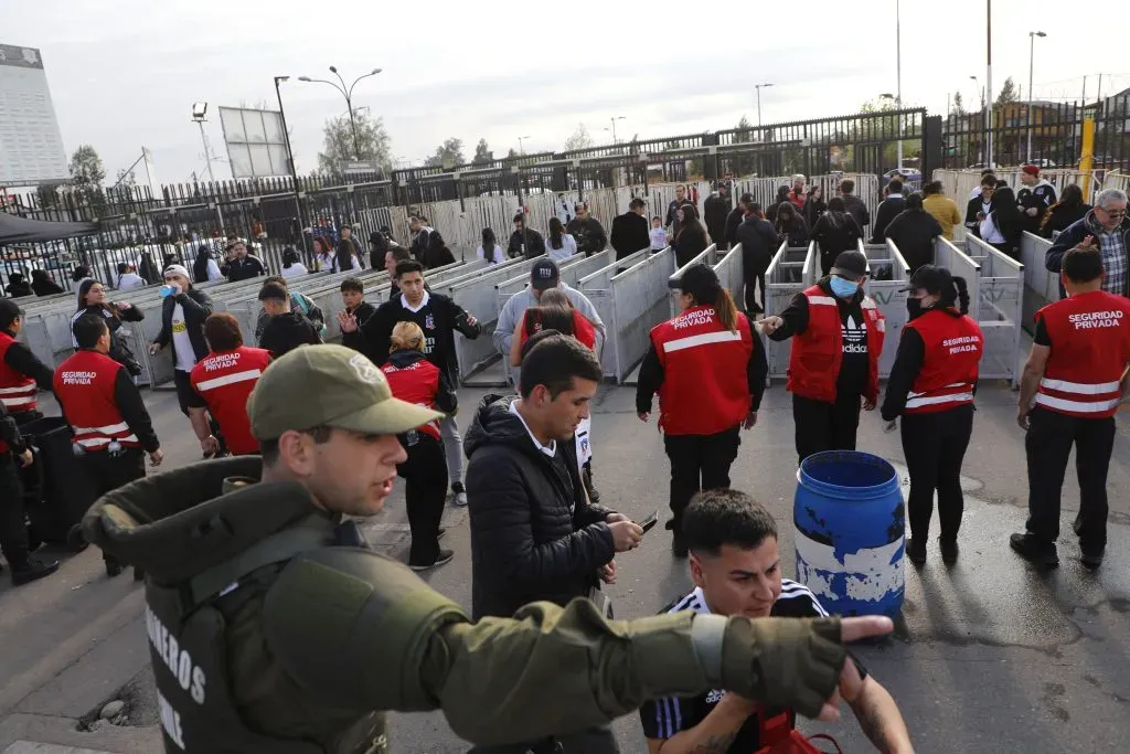 El Registro Nacional de Hinchas será obligatorio para todos desde el 2025. Foto: Photosport.