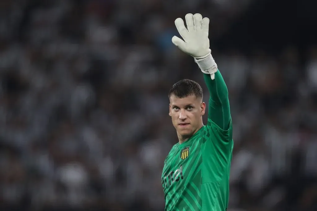 Washington Aguerre se mete como tapado en la pelea por ser el nuevo arquero de Colo Colo. | Foto: Getty Images.