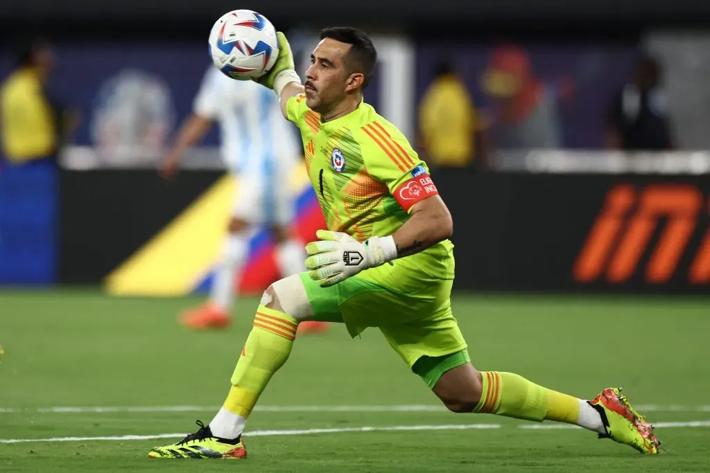 Claudio Bravo jugó por última vez en la Copa América. Imagen: Getty.
