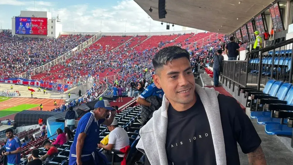 Felipe Mora llegó hasta el Estadio Nacional.