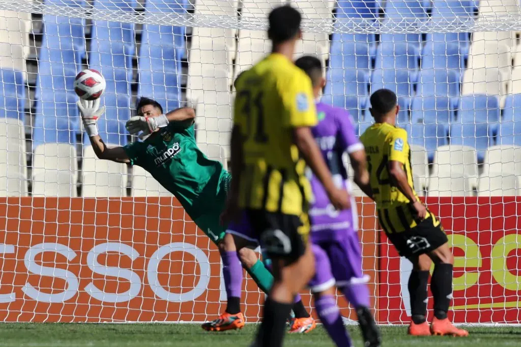 Nery Veloso ante Deportes Concepción. (Eduardo Fortes/Photosport).