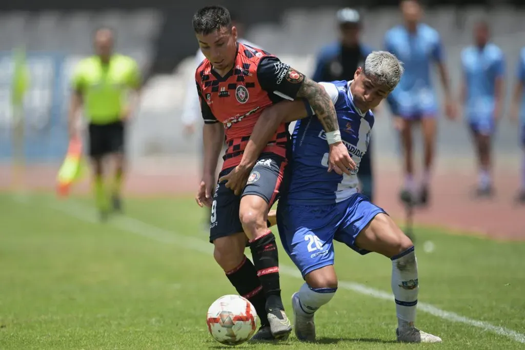 Lukas Soza ante Deportes Limache por Antofagasta. (Pablo Quiroz/Photosport).