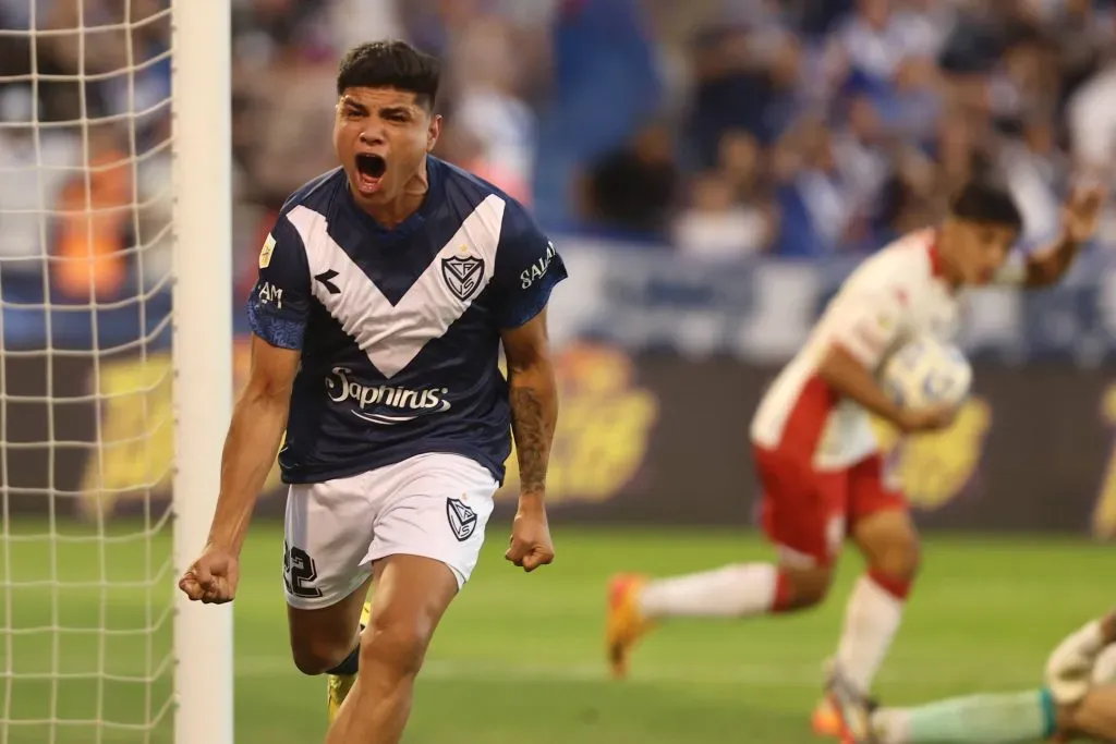 Así celebró Claudio Aquino el gol ante Huracán, aunque se necesitó del VAR para confirmarlo. (Foto: Alejandro Pagni | Imago).