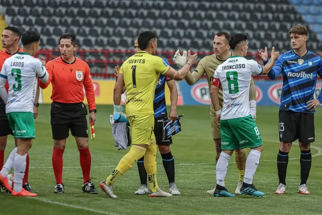 Brayan Troncoso fue capitán de Deportes Puerto Montt ante Huachipato por la Copa Chile. (Foto: @DPMChile).