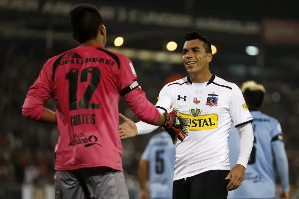 Brayan Cortés felicitado por Esteban Paredes cuando jugaba por Deportes Iquique. (Andrés Piña/Photosport).