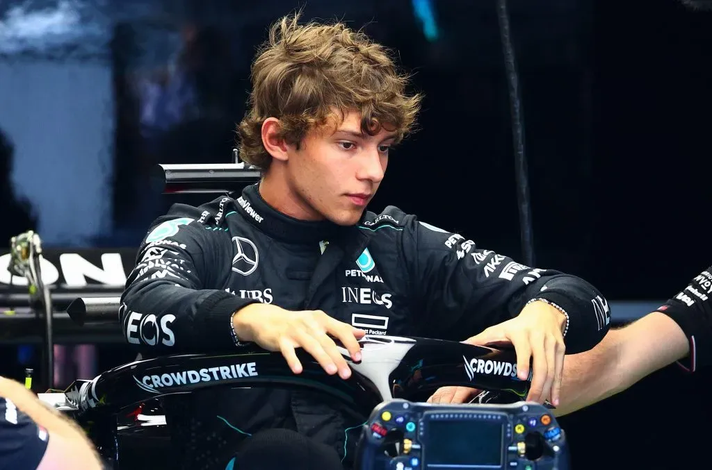 Andrea Kimi Antonelli se prueba un asiento (Getty Images).