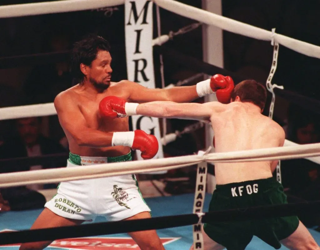 Roberto ‘Mano de Piedra’ Durán se retiró con un increíble registro con más de cien victorias. (Foto: Holly Stein/ALLSPORT)