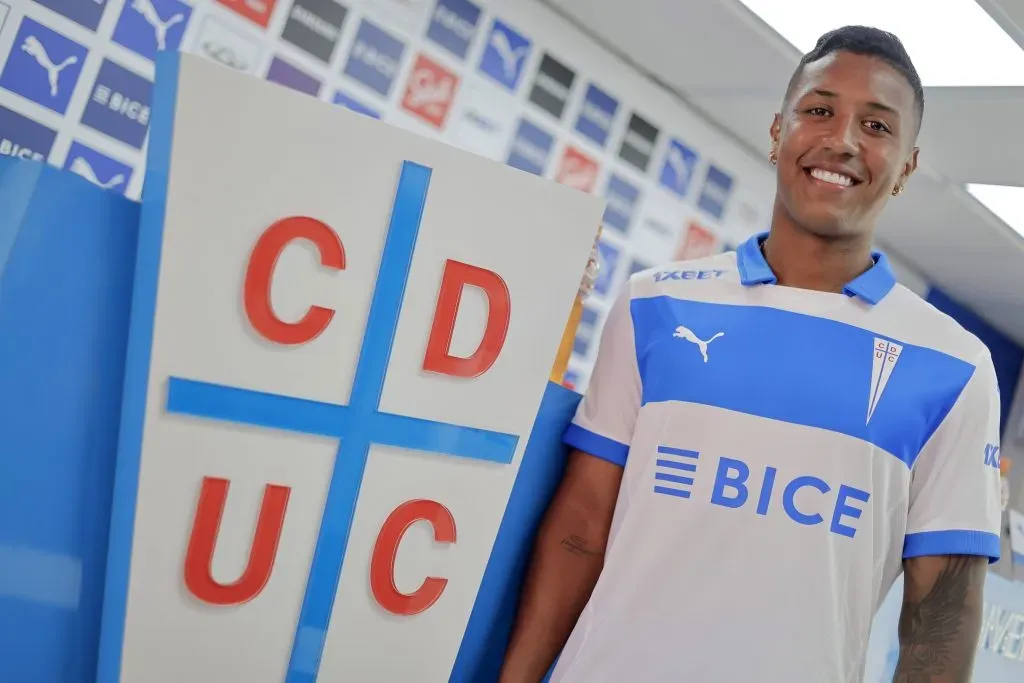 Jhohan Valencia fue presentado en la UC. (Javier Torres/ Photosport).