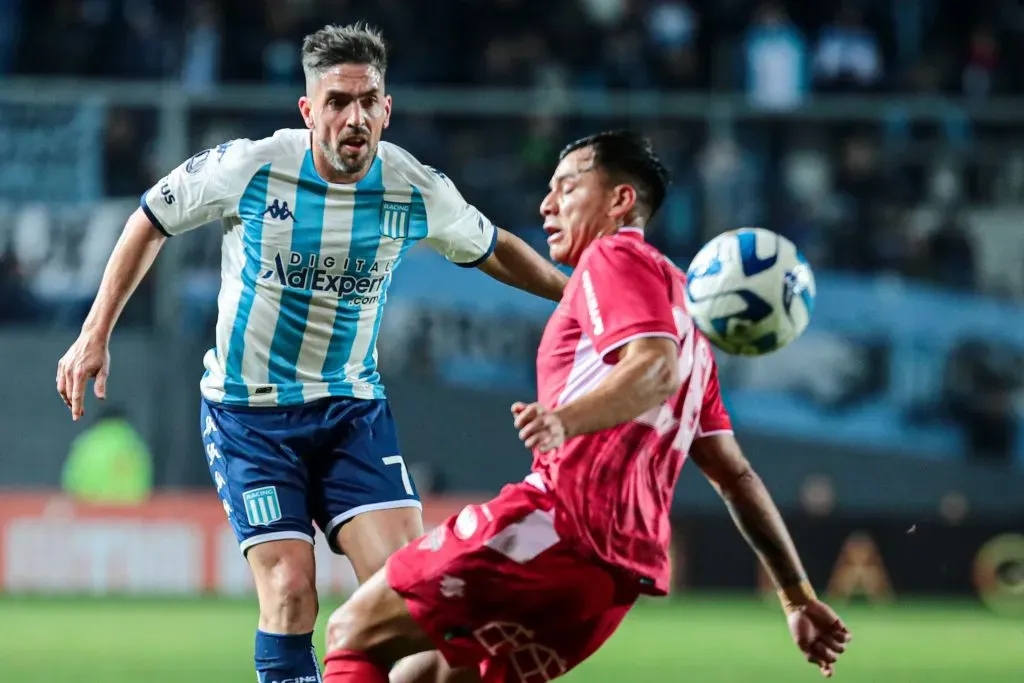 Manuel Rivera en acción ante Racing Club de Avellaneda. (Pablo Amelio/Fotobaires/Photosport).