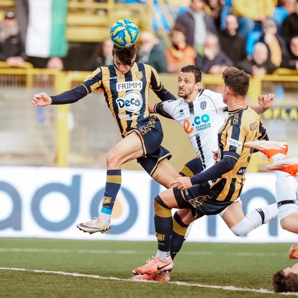 Floriani jugando contra el Cesena en la Serie B de Italia – IG @romanoflorianimussolini