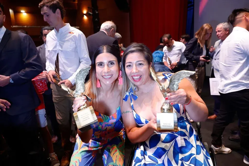 Wollerman y Fran Crovetto con sus respectivos premios