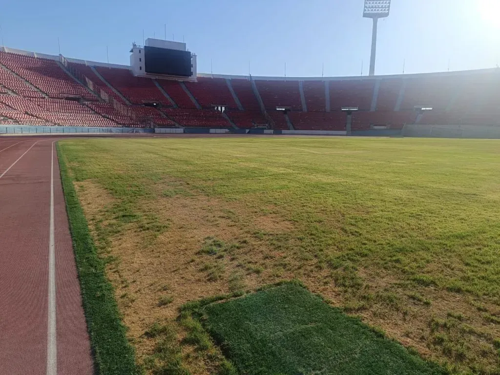 El estado del pasto en el Estadio Nacional. Foto: Emisora Bullanguera.