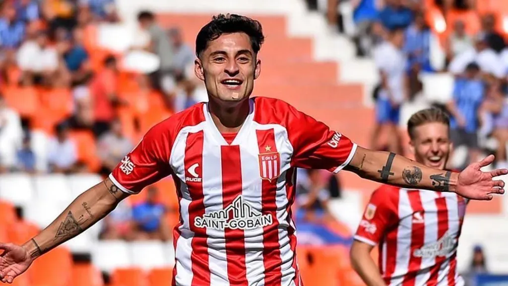 Javier Altamirano puede salir de su club en Argentina.