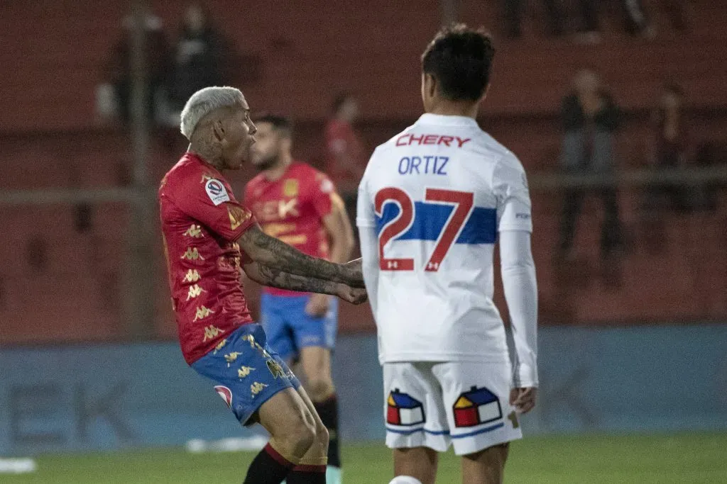 Rodrigo Piñeiro festeja ante la UC. ¿Llegará a San Carlos de Apoquindo? (Marcelo Hernandez/Photosport).