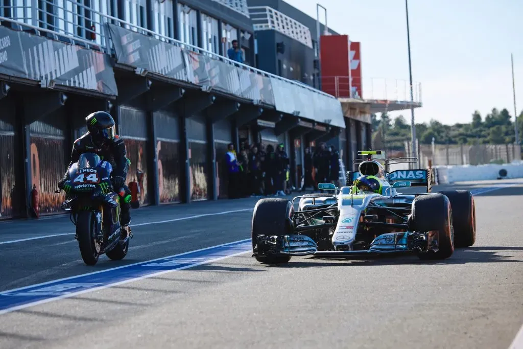 Lewis Hamilton ha tenido constantes acercamientos con el MotoGP. (Foto: Guido De Bortoli/Getty Images)