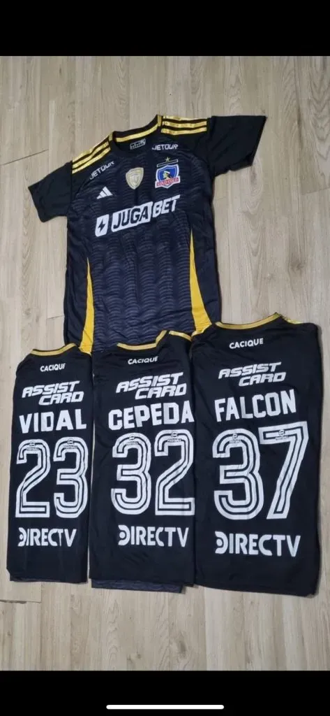La camiseta alternativa de Colo Colo.