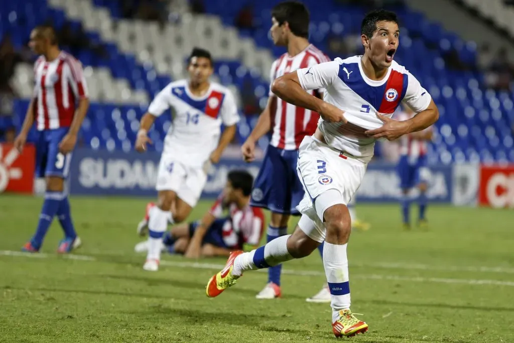 Alejandro Contreras festeja el 3-2 que anotó para Chile ante Paraguay en el Sudamericano Sub 20 2013. (Andres Pina/Photosport).