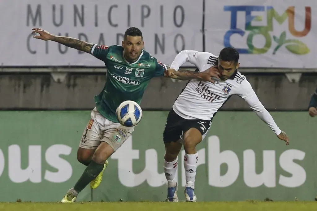 Alejandro Contreras por Deportes Temuco ante Marcos Bolados en 2022. (Dragomir Yankovic/Photosport).