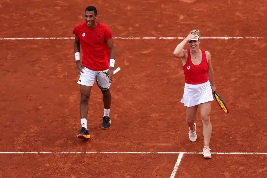 PFelix Auger-Aliassime y Gabriela Dabrowski celebran un punto de partido durante los Juegos Olímpicos de París 2024 (Getty Images).
