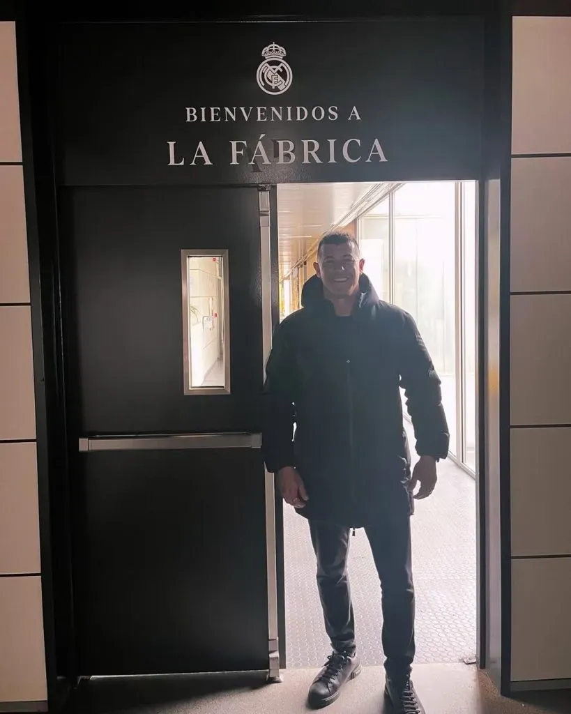 Jorge Almirón visitó las instalaciones del Real Madrid en medio de sus vacaciones.