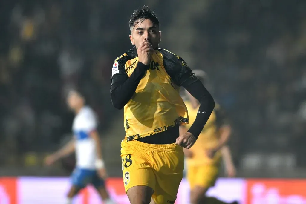 Sebastián Cabrera le anotó a Universidad Católica en el Campeonato Nacional 2024. (Alejandro Pizarro Ubilla/Photosport).
