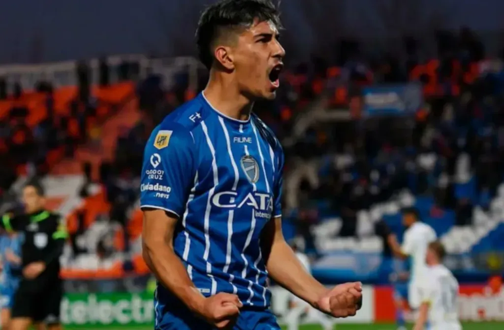 Salomón Rodríguez festeja uno de los 28 goles que anotó por Godoy Cruz.