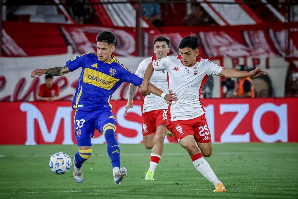 Brian Aguirre en acción por Boca ante Huracán. (Foto: Roberto Tuero | Imago).