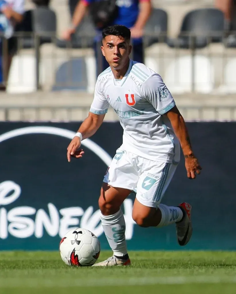 Julián Alfaro heredó la camiseta de Marcelo Morales en la U. Foto: Photosport.