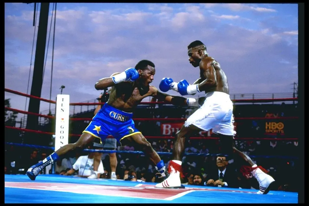 Donald Curry y Terry Norris se lanzan puñetazos en Palm Springs, California (Getty Images).