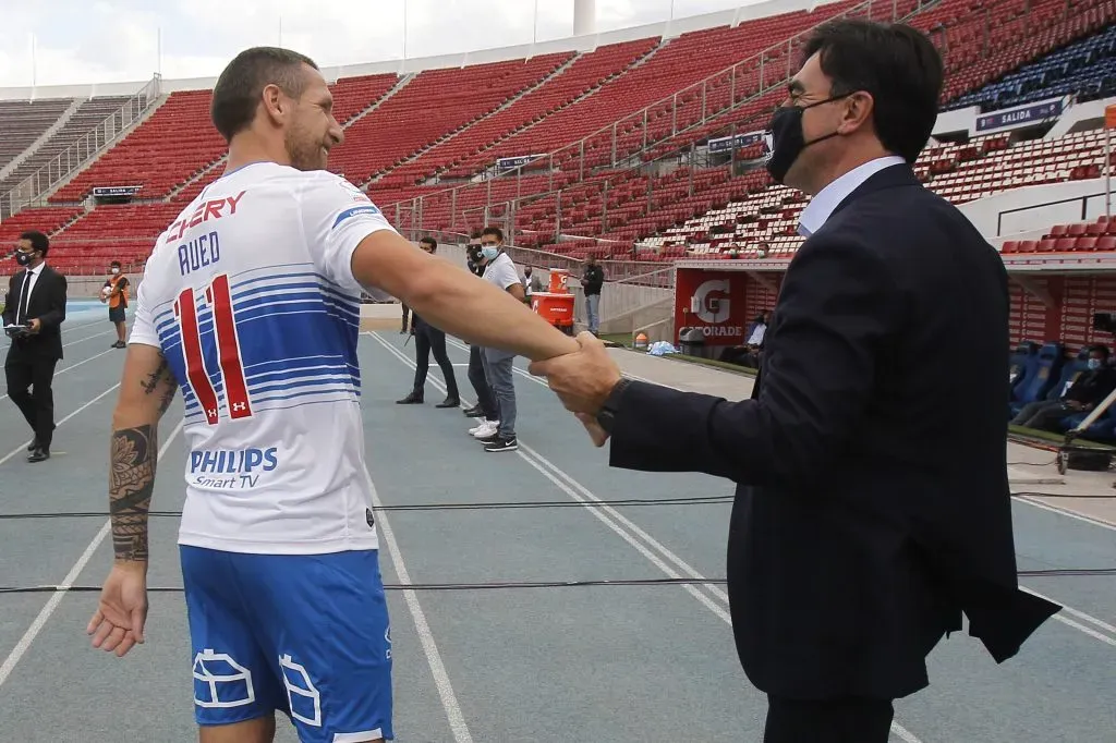 Luciano Aued y el reencuentro con Gustavo Quinteros, en ese entonces DT de Colo Colo. (Jonnathan Oyarzun/Photosport).