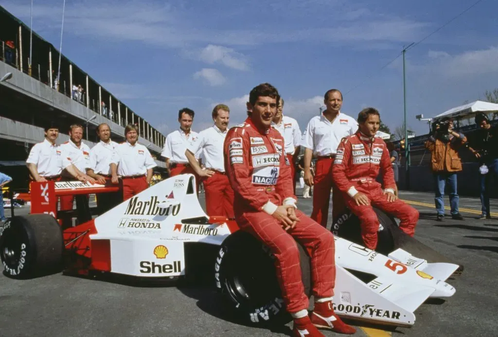 Ayrton Senna (Centro) compartió escudería con Gerhard Berger (derecha) durante las temporadas 1990-92 en McLaren. (Foto: Sutton/Getty Images)