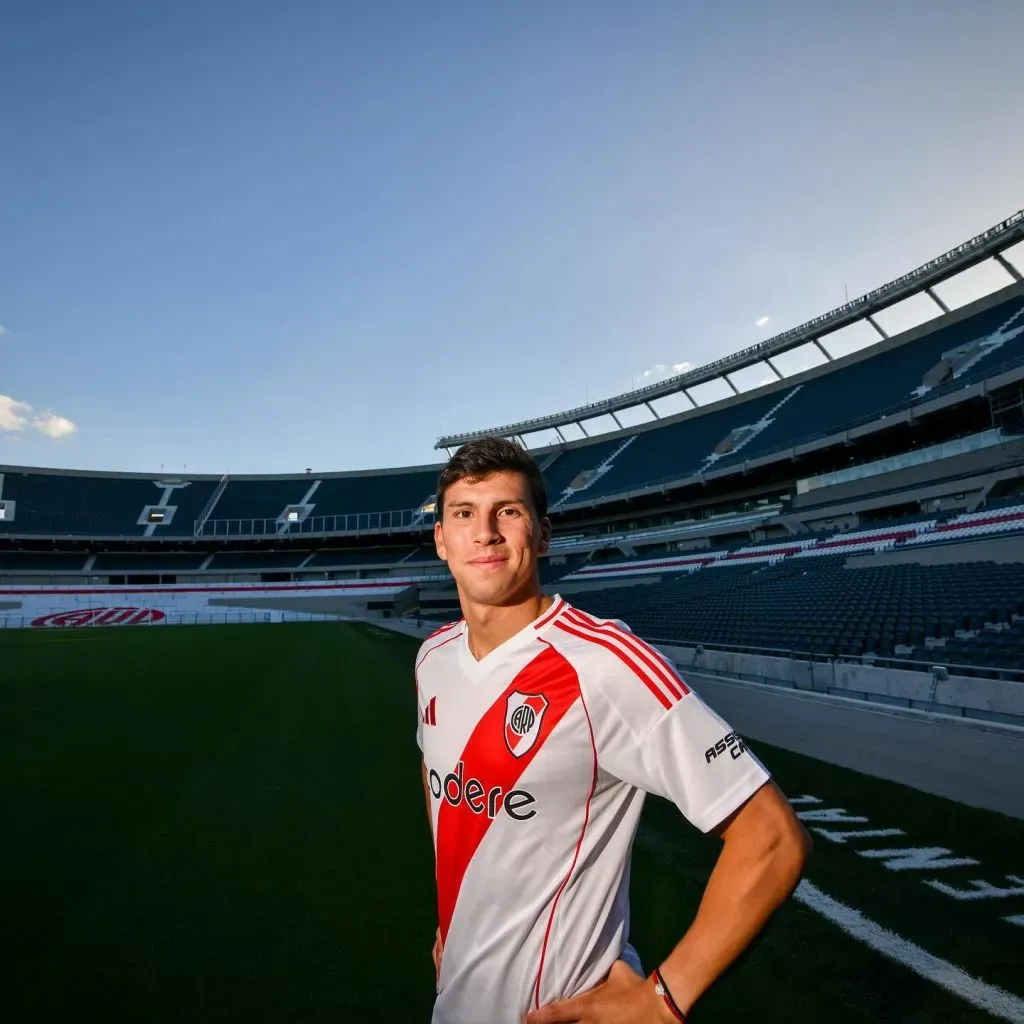 La presentación oficial de Tapia en River / Instagram.