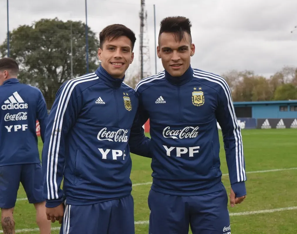 Lautaro Ovando junto a Lautaro Martínez. (Foto: Instagram).