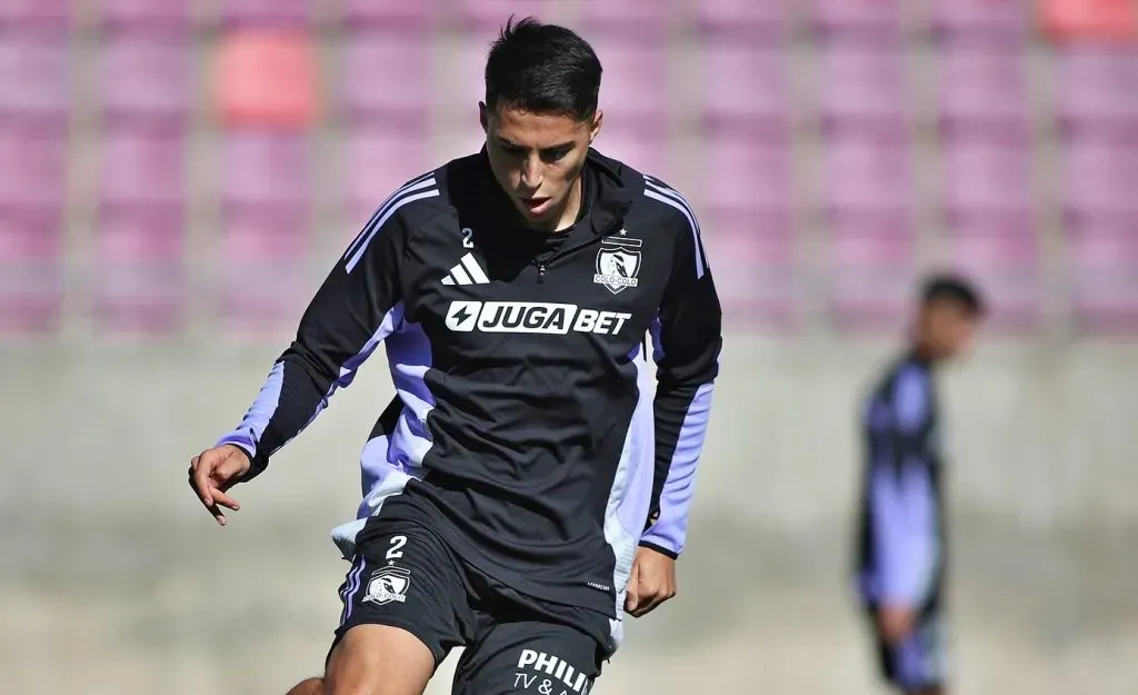 Jonathan Villagra buscará consolidarse con los albos en este 2025. | Foto: Colo Colo.
