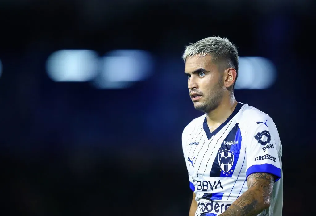Sebastián Vegas se acerca a jugar en Colo Colo.