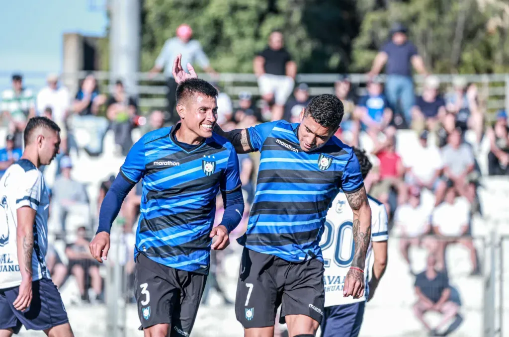 Rafael Caroca celebró así su gol ante Naval. (Foto: Huachipato).