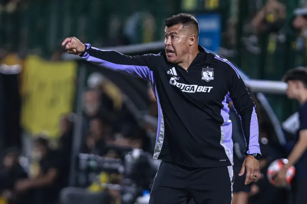 Jorge Almirón en el amistoso de Colo Colo frente a Peñarol. (FocoUY/Photosport).