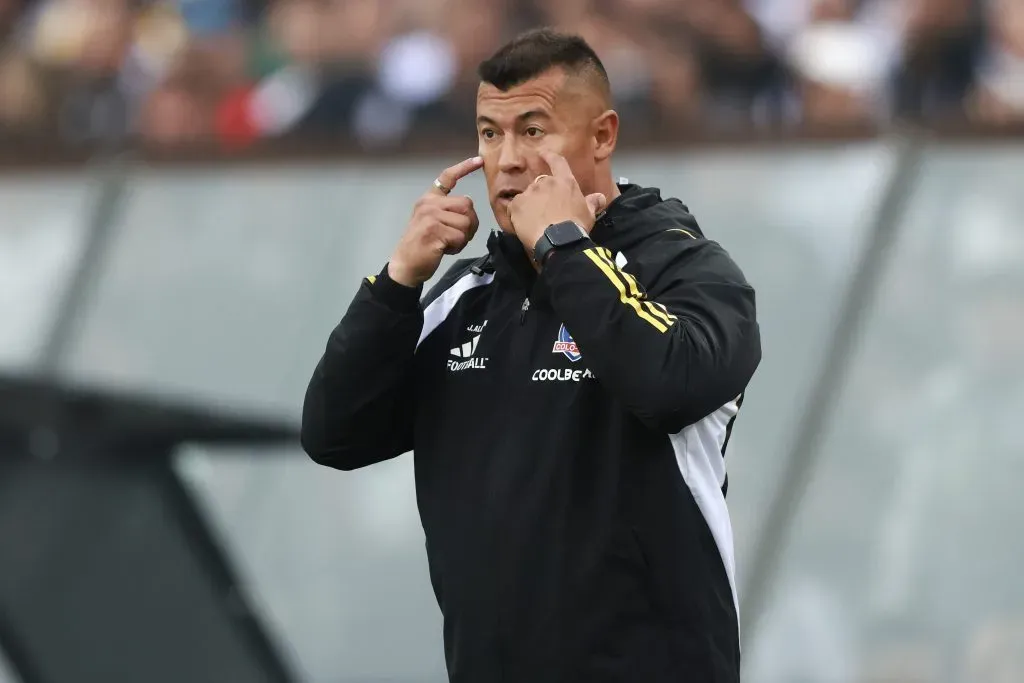 Almirón sabe que deberá tener mucho ojo en 2025. (Felipe Zanca/Photosport).