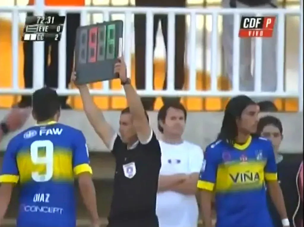 El momento de la salida de Leandro Díaz. (Captura TNT Sports).