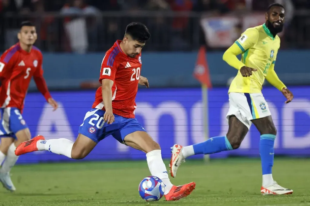 Willy Alarcón ante Brasil. (Andres Pina/Photosport).