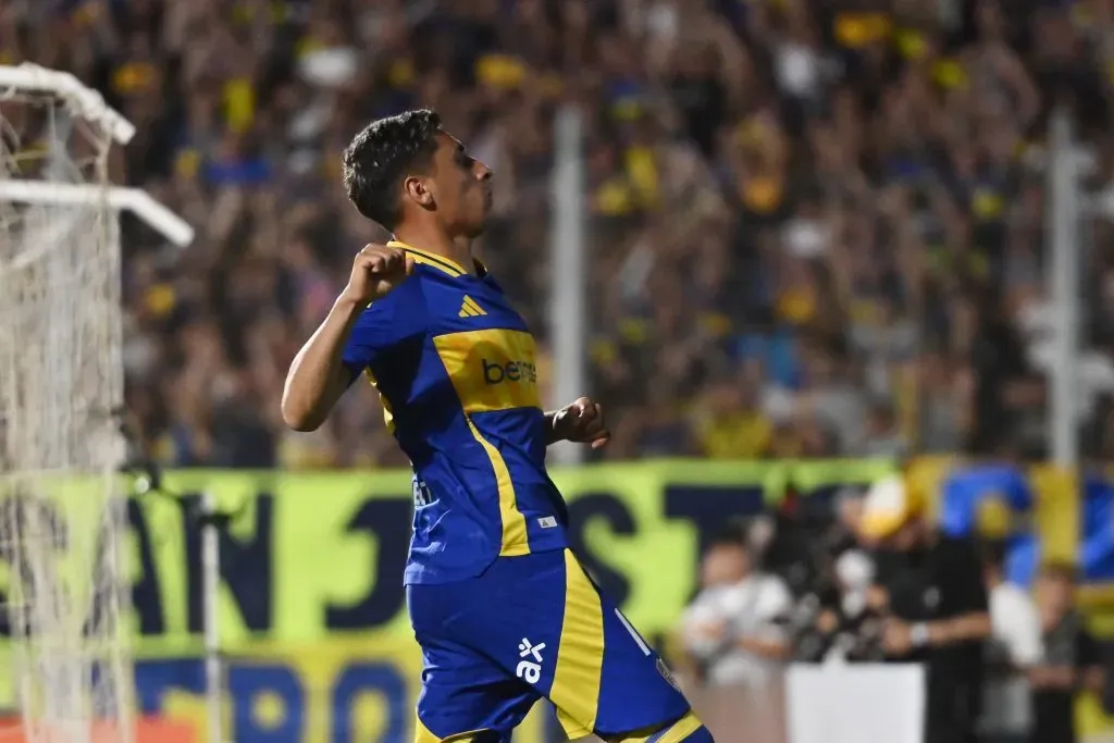 Miguel Merentiel festejó así su gol tras la asistencia de Juan Barinaga. (Luciano Bisbal/Getty Images).