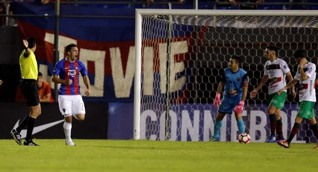 Alfio Oviedo jugando por Cerro Porteño. Foto: Imago