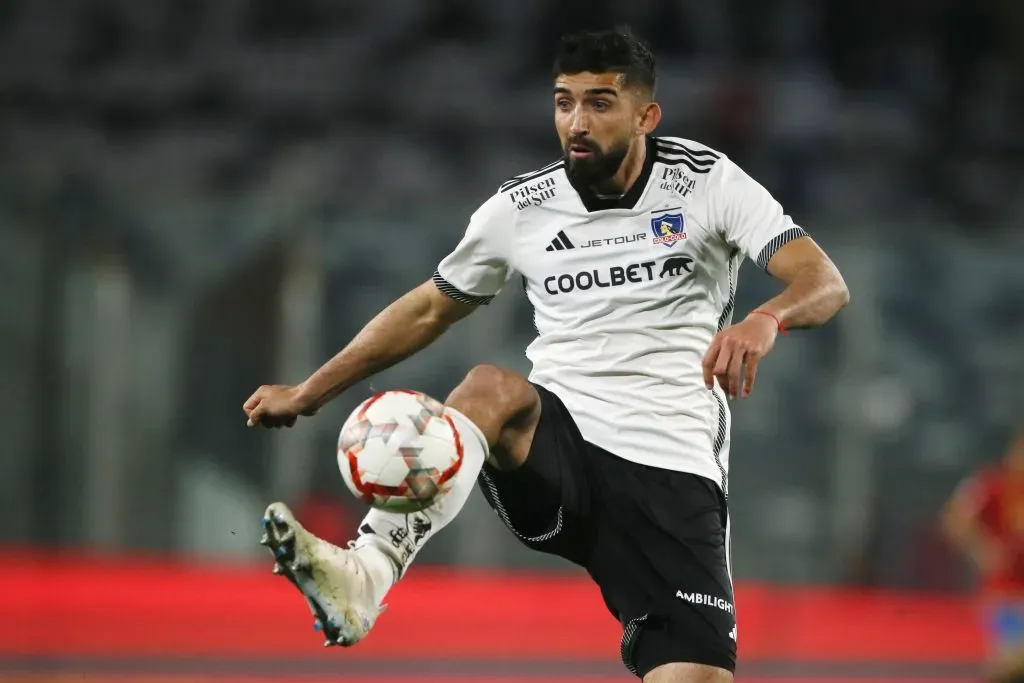 Emiliano Amor sigue sin sellar su regreso a Colo Colo en este 2025. | Foto: Photosport.
