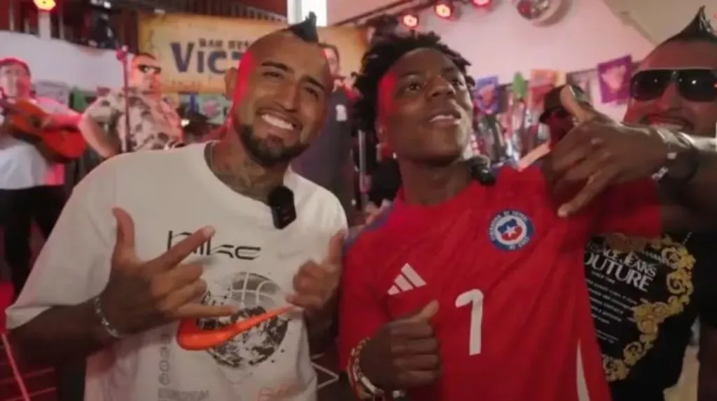 Speed dejó pagando a Vidal y Colo Colo con su visita al Estadio Monumental. | Foto: Captura.