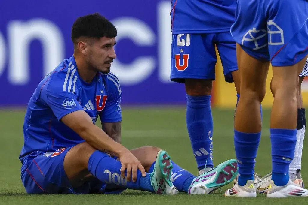 Nicolás Fernández se lesionó en su estreno con la U. Foto: Photosport.