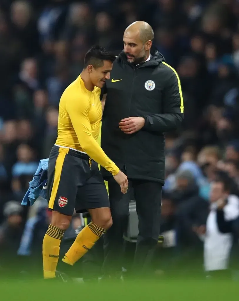Pep Guardiola quería a Alexis Sánchez en Manchester City, pero Fernando Felicevich le jugó chueco y lo llevó al United cuando estaba todo listo. Foto: Getty Images.