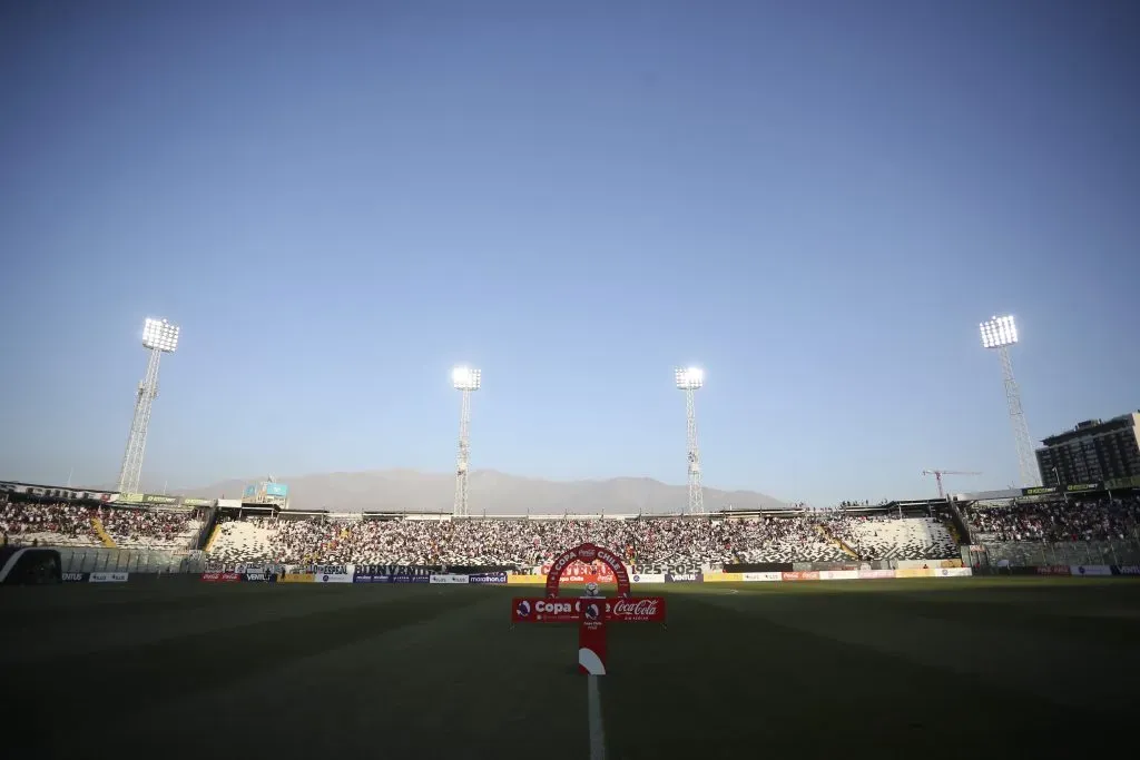 La cancha del Monumental no pasó la primera prueba del año | Photosport